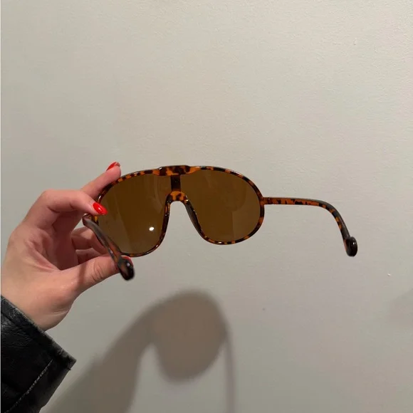 Oversized Tortoise Aviator Style Sunglasses - Picture 2 of 4